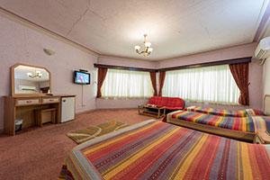 اتاق 4 تخت هتل آریان کیش 1