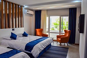 اتاق 3 تخت جدید هتل آریان کیش 1