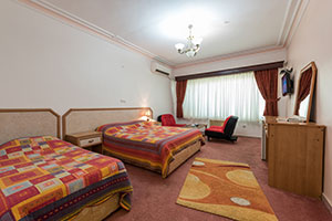 اتاق 3 تخت هتل آریان کیش 1