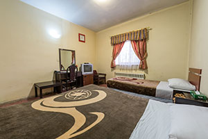 اتاق 3 تخت مهمانسرا جهانگردی الیگودرز 
