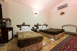 اتاق سه تخته هتل سنتی رز یزد 1