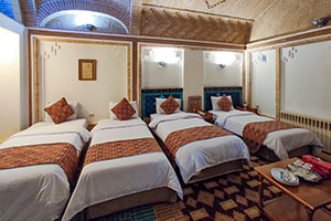 اتاق چهار تخته هتل مشیر الممالک یزد