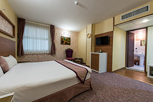 اتاق سه تخته نقره ای هتل آوین اصفهان