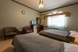 اتاق سه تخته هتل توریست اصفهان 1