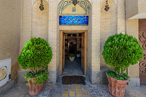 ورودی هتل سنتی طلوع خورشید اصفهان