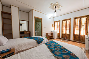 اتاق توئین هتل سنتی طلوع خورشید اصفهان 1