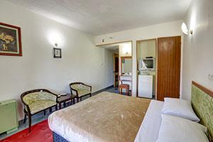 اتاق دو تخت پشت به دریا هتل جهانگردی نمونه بندرانزلی