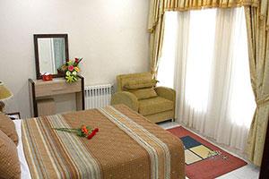 اتاق یک تخته هتلی هتل قصر آیدین مشهد