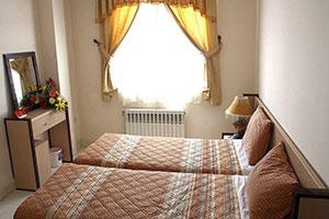 اتاق دو تخته توئین هتلی هتل قصر آیدین مشهد 1