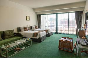 اتاق سه تخته رو به جنگل هتل نارنجستان نور