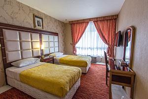 اتاق دو تخته توئین رو به محوطه هتل اسپیناس آستارا