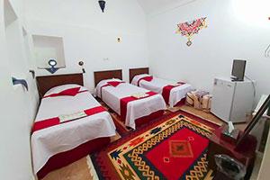 اتاق سه تخت سرای سنتی شعرباف یزد