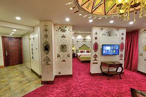 سوئیت یک خوابه دو تخت کلاسیک قجری هتل ارگ جدید یزد