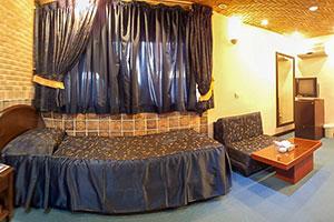 اتاق یک تخت هتل آپارتمان جام جم شیراز