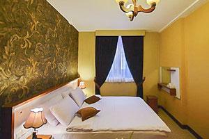 اتاق یک تخت هتل لطفعلی خان شیراز