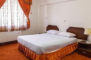 اتاق یک تخت هتل تهرانی یزد