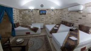 هتل سنتی حمیدرضا زرگر یزد اتاق چهارتخته   