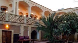 هتل سنتی خانه  بنی طبا آران و بیدگل گوشواره