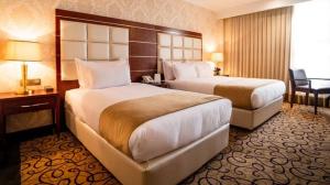 هتل اسپیناس پالاس تهران رویال فمیلی روم برای 3 نفر(طبقات 4تا9)