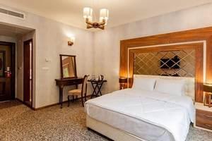 سوئیت یک خوابه دو تخت جونیور رو به محوطه هتل رسپینا لاهیجان