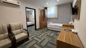 هتل قصر نادری قم سوئیت یک خواب سه تخت VIP