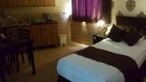 هتل کیوان شیراز دو تخت