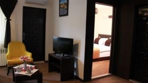 هتل لیلیوم متل قو سلمانشهر سوئیت یک خواب سه تخت جونیور(دو تخت و یک کاناپه)