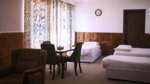 هتل ناکو بوشهر اتاق سه تخت رو به دریا