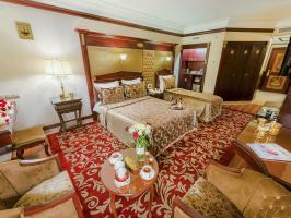 هتل بین المللی قصر طلایی مشهد دو تخت دبل لاکچری تراس دار
