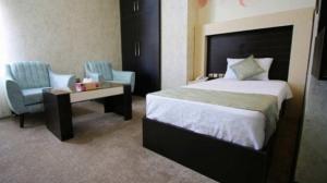 هتل نارنجستان جلفا سه تخت
