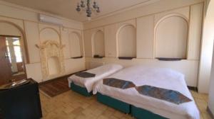هتل سنتی گل آرا اصفهان  سه تخت گلدخت