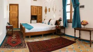 هتل سنتی قصر منشی اصفهان دو تخت زندیه