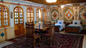 هتل سنتی قصر منشی اصفهان سوئیت دلنشین چهار تخت