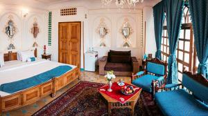 هتل سنتی قصر منشی اصفهان دو تخت صفوی