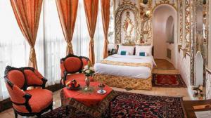 هتل سنتی قصر منشی اصفهان دو تخت آینه