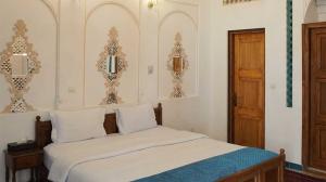 هتل سنتی قصر منشی اصفهان دو تخت افشاریه