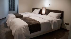 هتل آپارتمان هیوا کرمان سوئیت یک خواب دو تخت