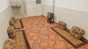 اقامتگاه بوم گردی پارک طبیعت شباهنگ یزد اتاق 20 نفره کف خواب