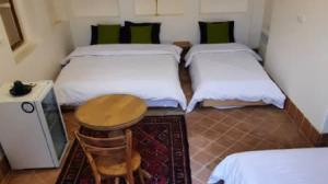 اقامتگاه سنتی سنگ پلوی کاشان چهار تخت بزرگ