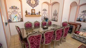 اقامتگاه سنتی امیر السلطنه کاشان اتاق شاه نشین برای پنج نفر