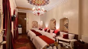 هتل بوتیک سنتی کرمانشاه پنج تخت مهرداد