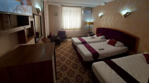 هتل شیراز مشهد سه تخت