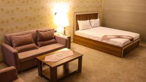 هتل آپارتمان درکا آبادان سوئیت معمولی دو تخت 