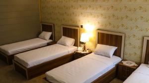 هتل آپارتمان درکا آبادان سوئیت معمولی چهار تخت 