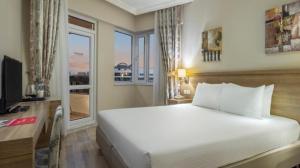 هتل Ramada Resort Lara آنتالیا یک تخت 