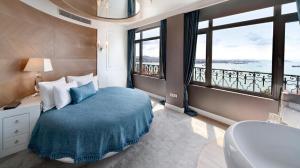 هتل سی وی کی استانبول Corner Suite with Bosphorus View - Lounge Access