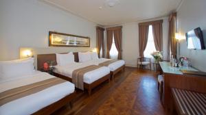 هتل تکسیم لانژ استانبول - taksim lounge hotel Comfort Quadruple Room