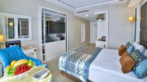 هتل بوکه استانبول - Buke Hotel Deluxe Double Room with French Balcony