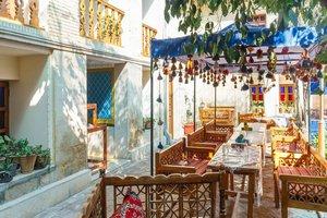 فضای داخلی اقامتگاه سنتی پنج دری شیراز