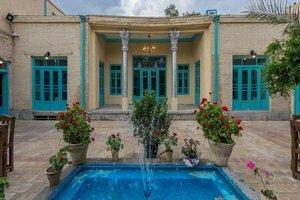 فضای داخلی سرای سنتی هاتف اصفهان